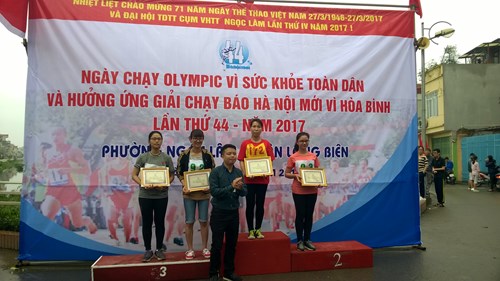 Ngày chạy Olympic vì sức khỏe toàn dân và hưởng ứng giải chạy báo Hà Nội mới vì hòa bình.